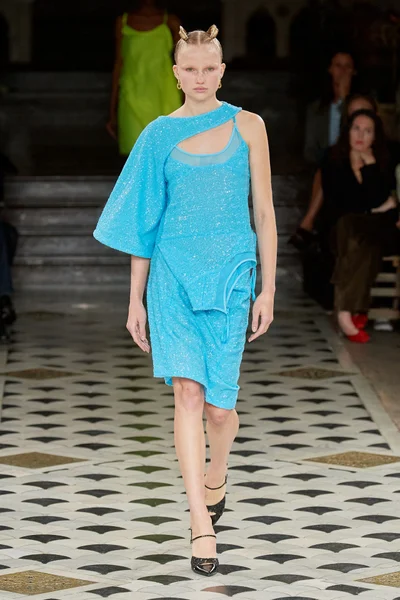 Look 18